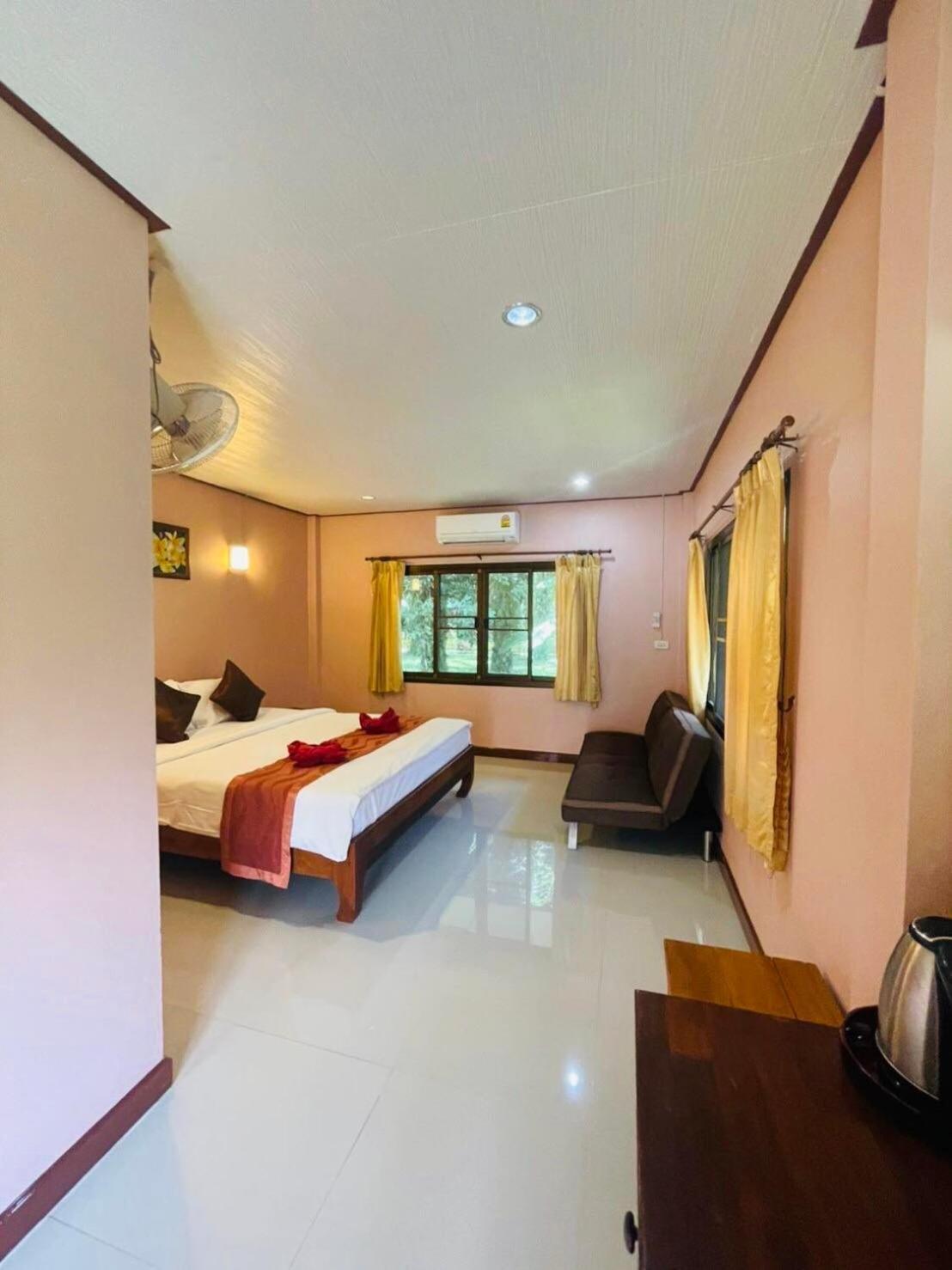 Khao Sok Nung House Station touristique *
